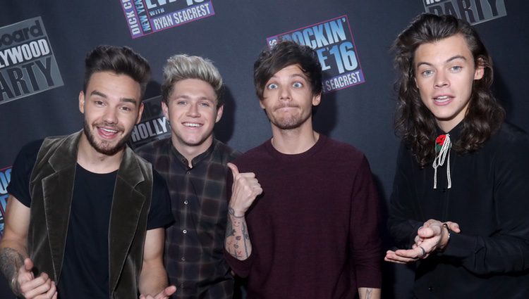 El grupo One Direction en el evento Dick Clark's New Year's