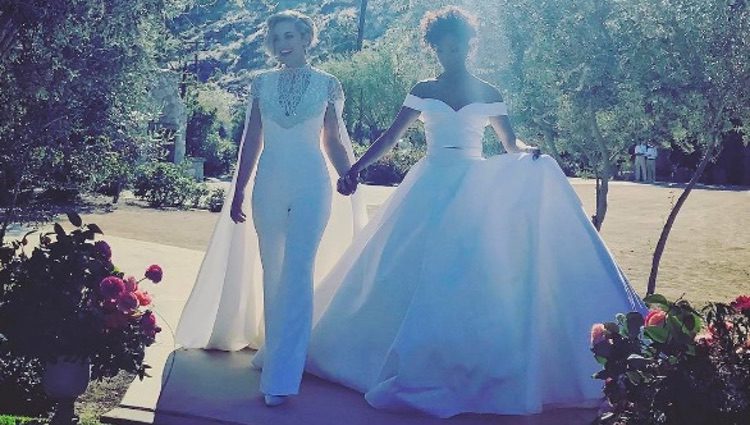 Lauren Morelli y Samira Wiley en su boda