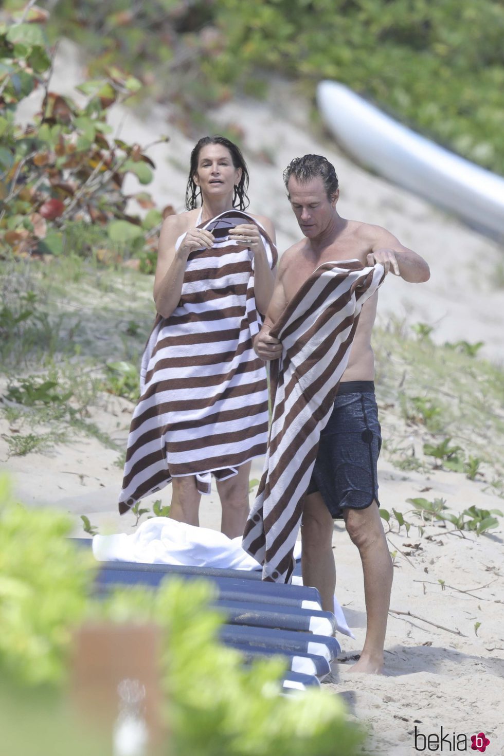 Cindy Crawford saliendo del agua de las playas de San Bartolomé