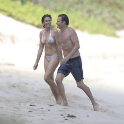 Cindy Crawford y Rande Gerber paseando por las playas de San Bartolomé