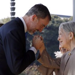 El Rey Felipe saluda a Michiko de Japón en su Viaje de Estado a Japón