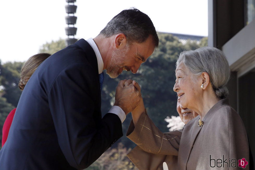 El Rey Felipe saluda a Michiko de Japón en su Viaje de Estado a Japón