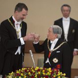 El Rey Felipe brinda con Akihito de Japón en la cena de gala en honor a los Reyes Felipe y Letizia