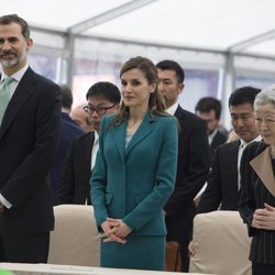 Los Reyes Felipe y Letizia visitan el templo Sengen Jinja en su visita de Estado a Japón