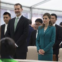 Los Reyes Felipe y Letizia visitan el templo Sengen Jinja en su visita de Estado a Japón