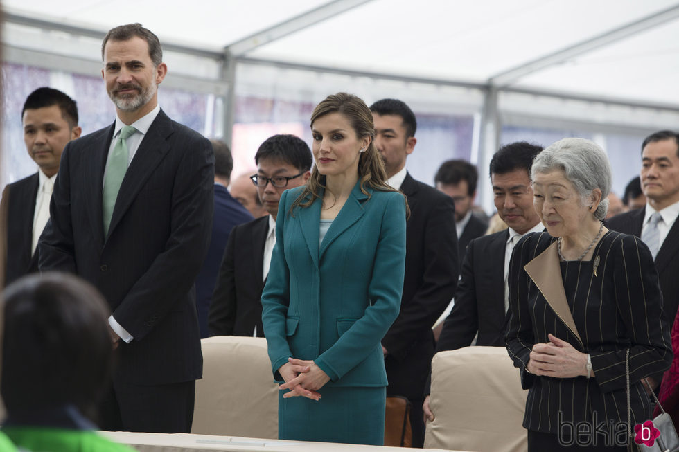 Los Reyes Felipe y Letizia visitan el templo Sengen Jinja en su visita de Estado a Japón