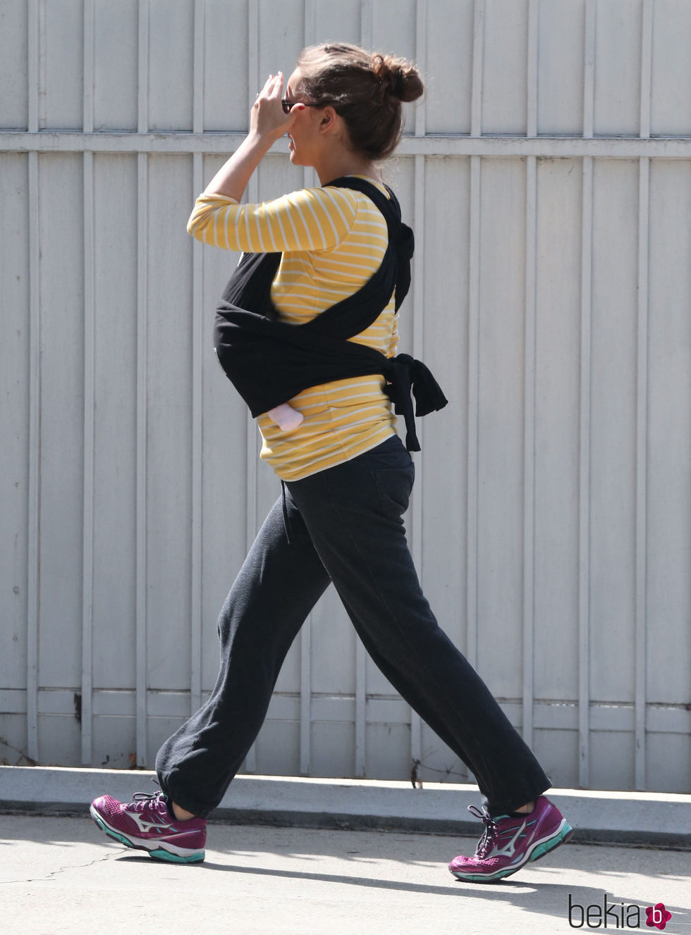 Natalie Portman paseando con su hija Amalia Millepied