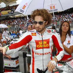 Marco Simoncelli y su novia Kate Fretti