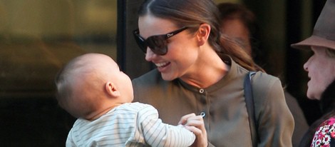 Miranda Kerr se divierte con su hijo Flynn