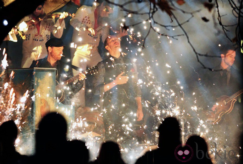 'Coldplay' en el videoclip de 'Christmas Lights'