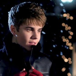 Primer plano de Justin Bieber en el videocliop de 'Mistletoe'