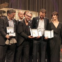 Maribel Verdú posa con el resto de premiados en la clausura de la Seminci 2011