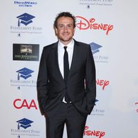 Jason Segel en una gala benéfica en Los Ángeles