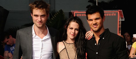 Kristen Stewart, Robert Pattinson y Taylor Lautner en el Teatro Chino de Los Ángeles