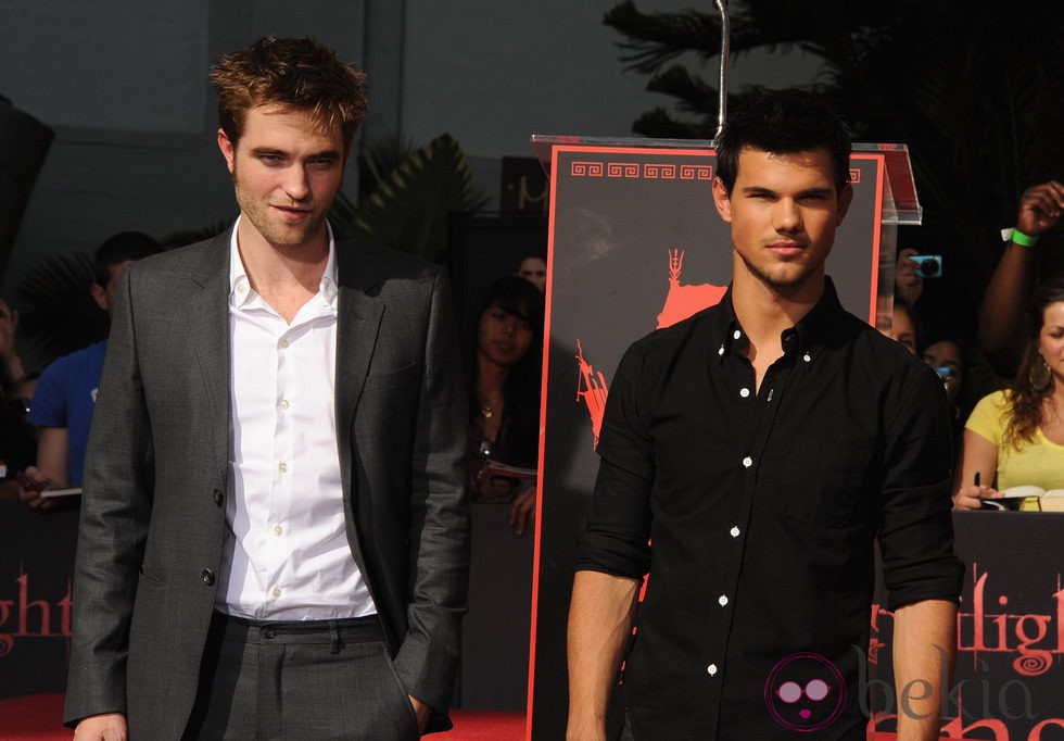 Robert Pattinson y Taylor Lautner en el Teatro Chino de Los Ángeles