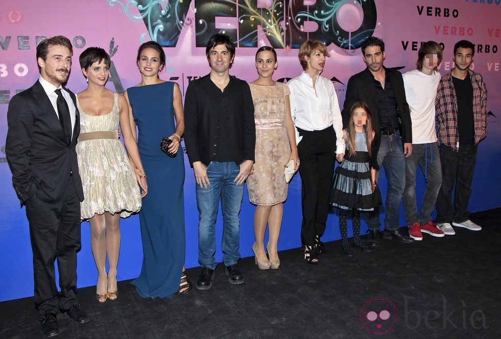 El director y los actores de 'Verbo' en su estreno en Madrid