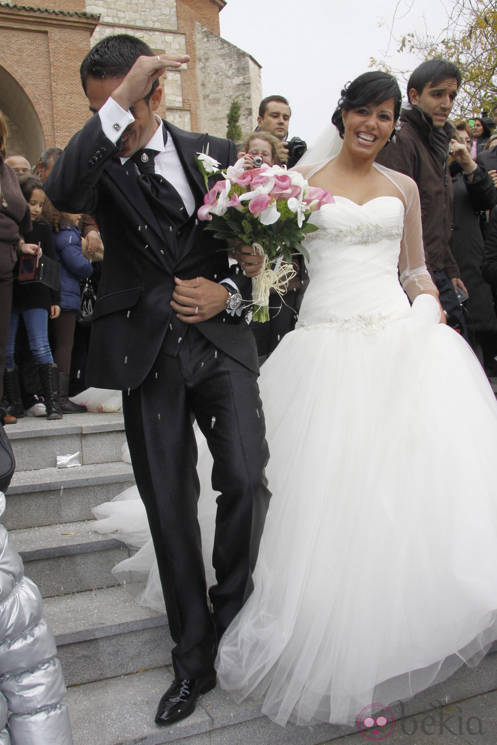 Alberto Contador y su mujer Macarena Pescador, felices tras su boda