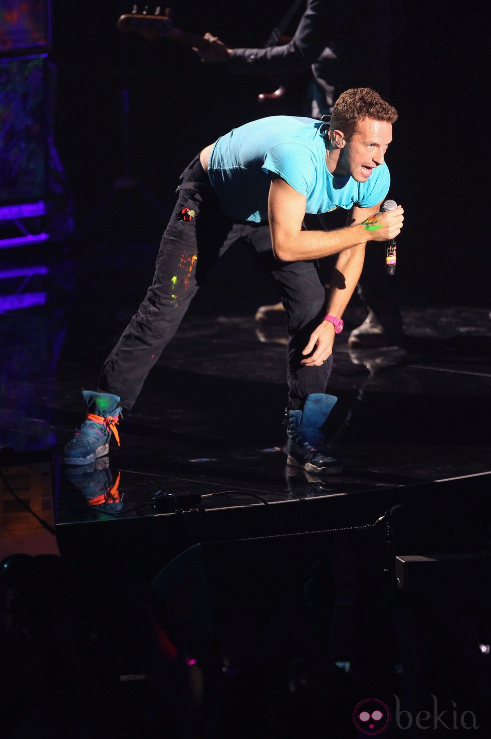 Chris Martin durante su actuación en los MTV Europe Music Awards 2011