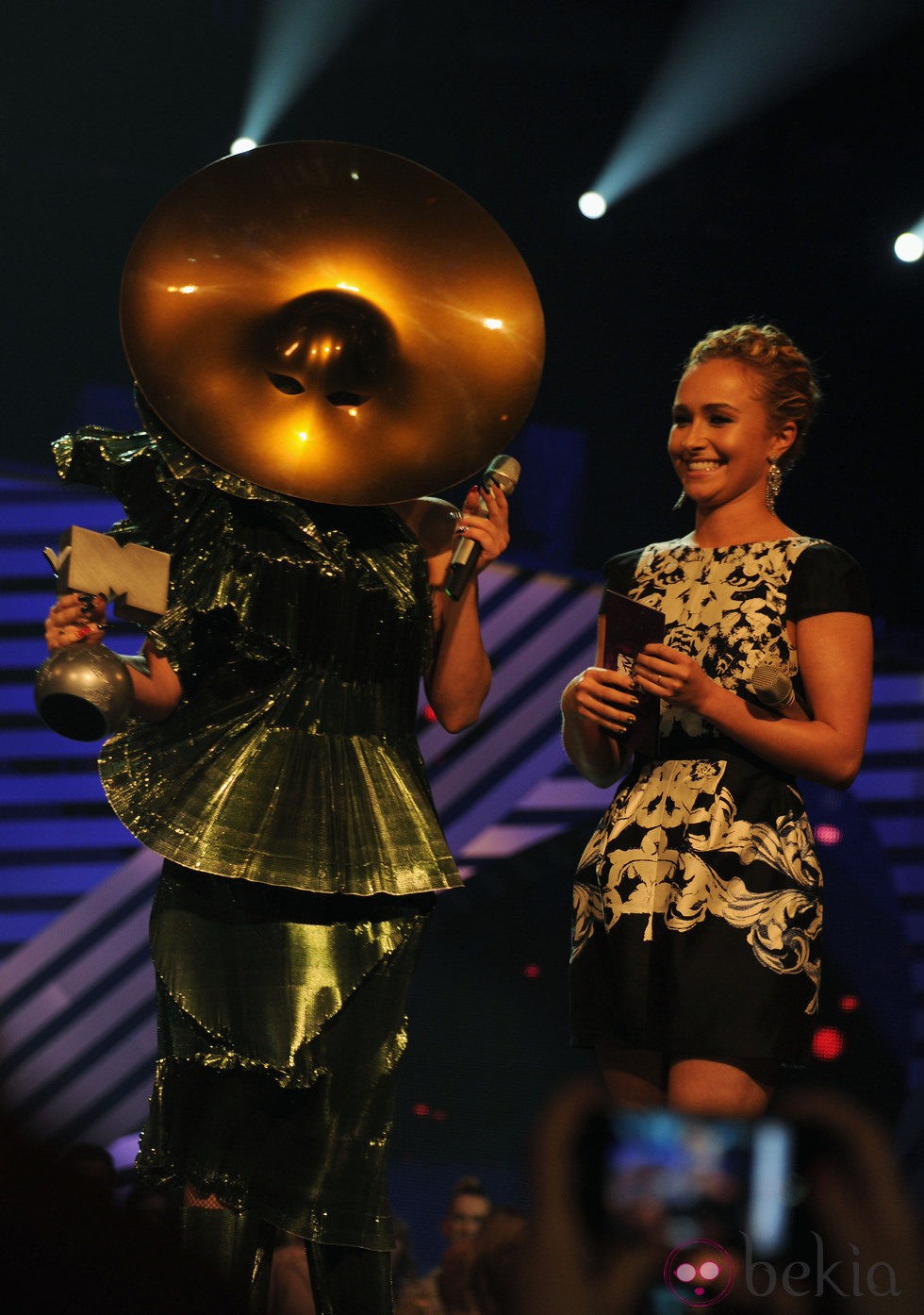 Hayden Panettiere y Lady Gaga en la ceremonia de los MTV Europe Music Awards 2011