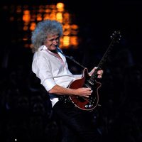 Brian May durante su actuación en los MTV Europe Music Awards 2011