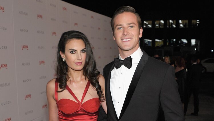 Armie Hammer y Elizabeth Chambers en la gala homenaje a Clint Eastwood en Los Angeles