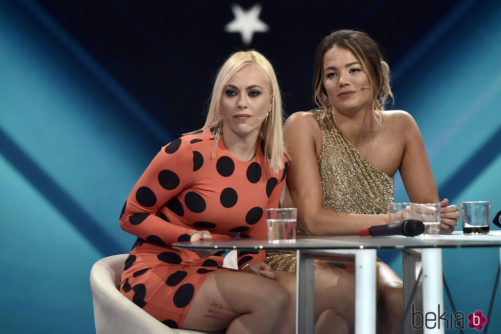 Alyson Eckmann y Daniela Blume durante la gala final de 'GHVIP5'