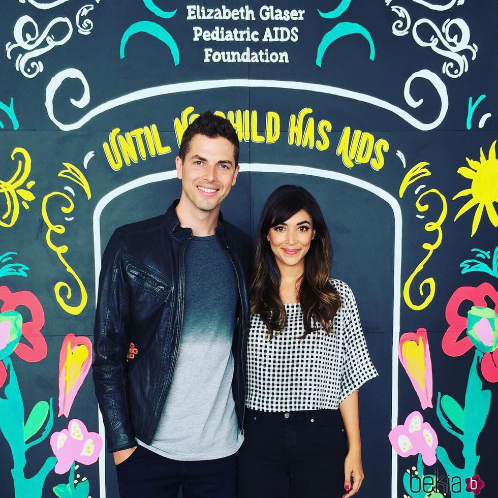 Hannah Simone y su pareja Jesse Giddings