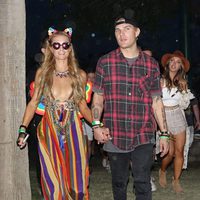 Paris Hilton y Chris Zylka en el Coachella 2017