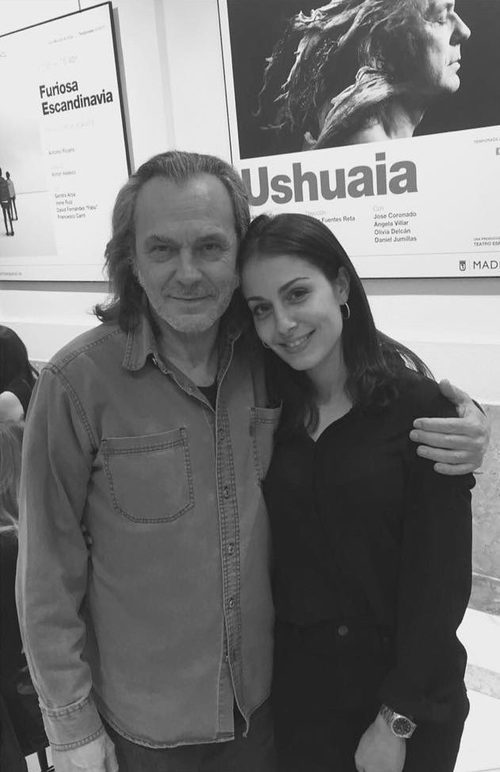 Hiba Abouk y José Coronado en una obra teatral