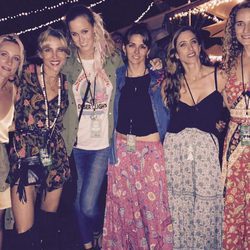 Elsa Pataky, con amigas en el festival Blue Festival de Byron Bay