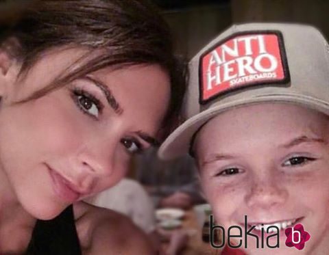 Cruz Beckham felicita de una manera especial el cumpleaños a Victoria Beckham