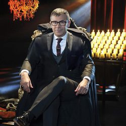 Jorge Javier Vázquez vestido de vampiro en una imagen promocional de 'Supervivientes 2017'