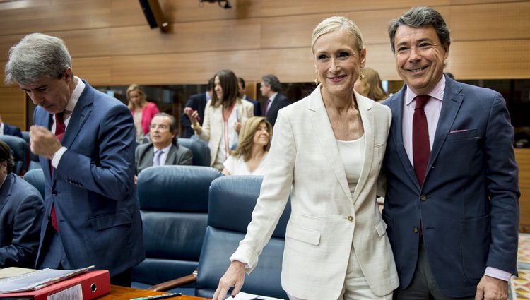 Cristina Cifuentes e Ignacio González en la sesión de investidura