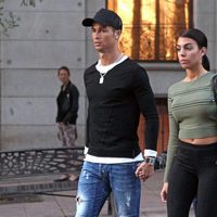 Cristiano Ronaldo y Georgina Rodríguez caminando por Madrid