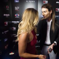 Alyson Eckmann y Miguel hablando en la fiesta de 'GH VIP5' y 'GH17'