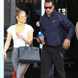 Jennifer Lopez y Alex Rodriguez saliendo del gimnasio juntos