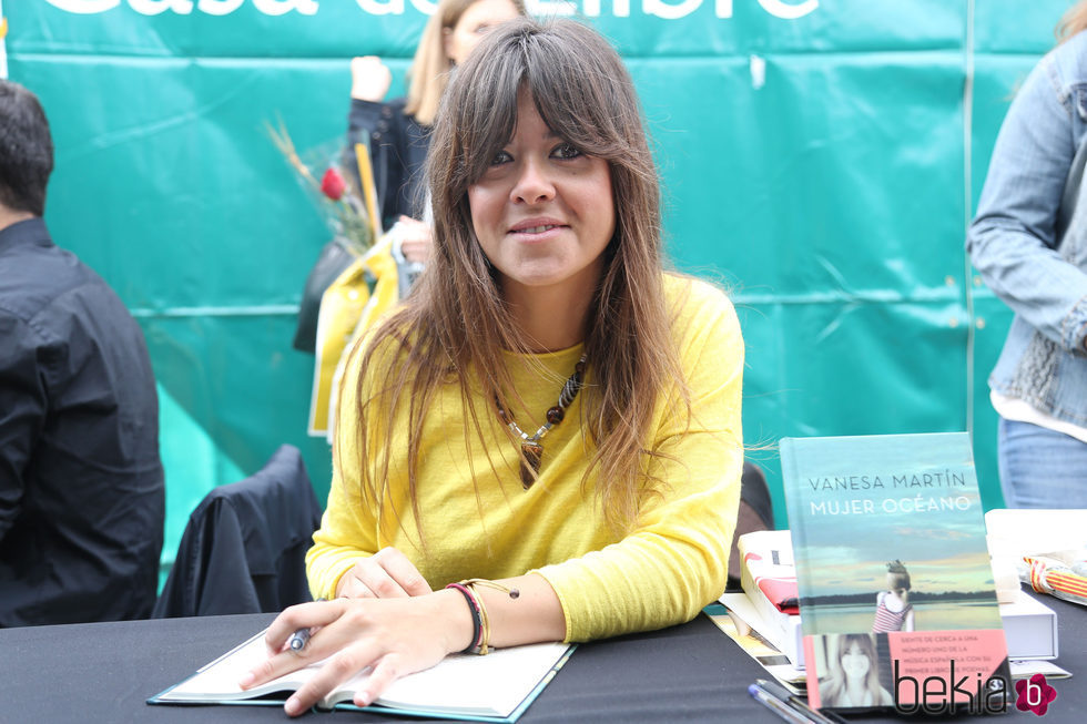 Vanesa Martín en la presentación de su libro durante Sant Jordi