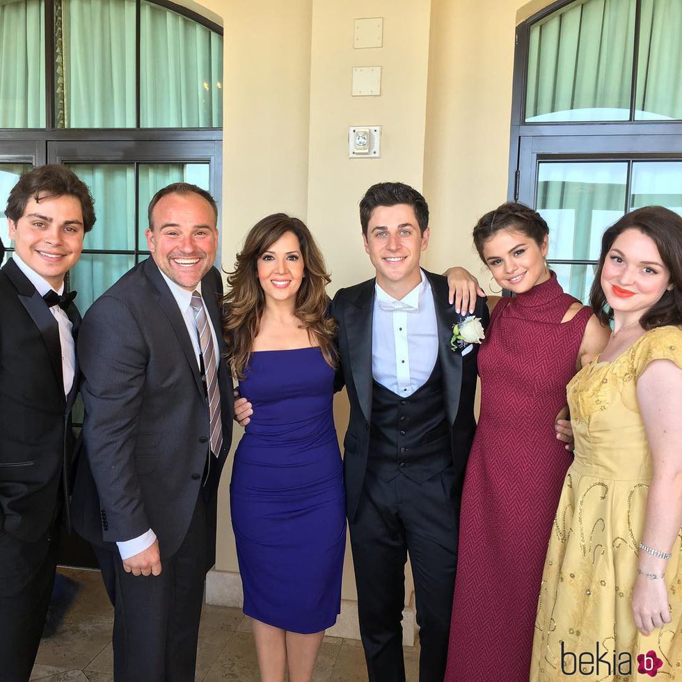 El elenco de 'Los Magos de Waverly Place' en la boda de David Henrie