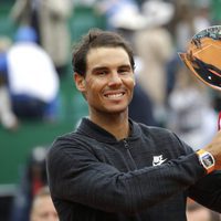 Rafa Nadal con el trofeo de campeón del Master 1000 de Monte-Carlo