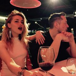 Amber Heard hace oficial su relación Elon Musk