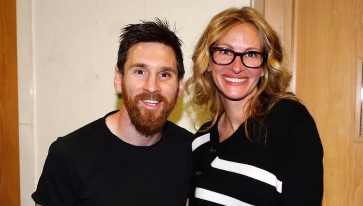 Leo Messi junto a Julia Roberts después de disputar El Clásico