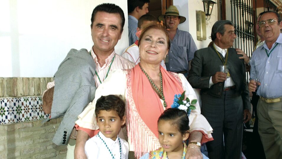 Rocío Jurado junto a Ortega Cano y sus hijos José Fernando y Gloria Camila