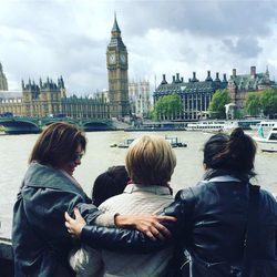 Gema López junto a su madre, su hija y su hermana en Londres