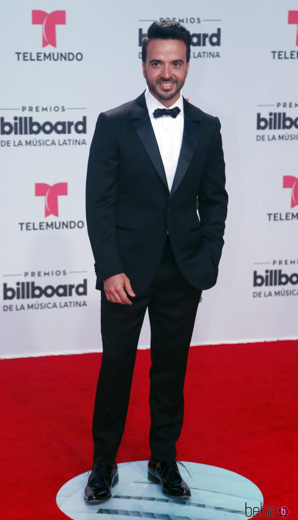 Luis Fonsi en la alfombra roja de los Billboard Latinos 2017