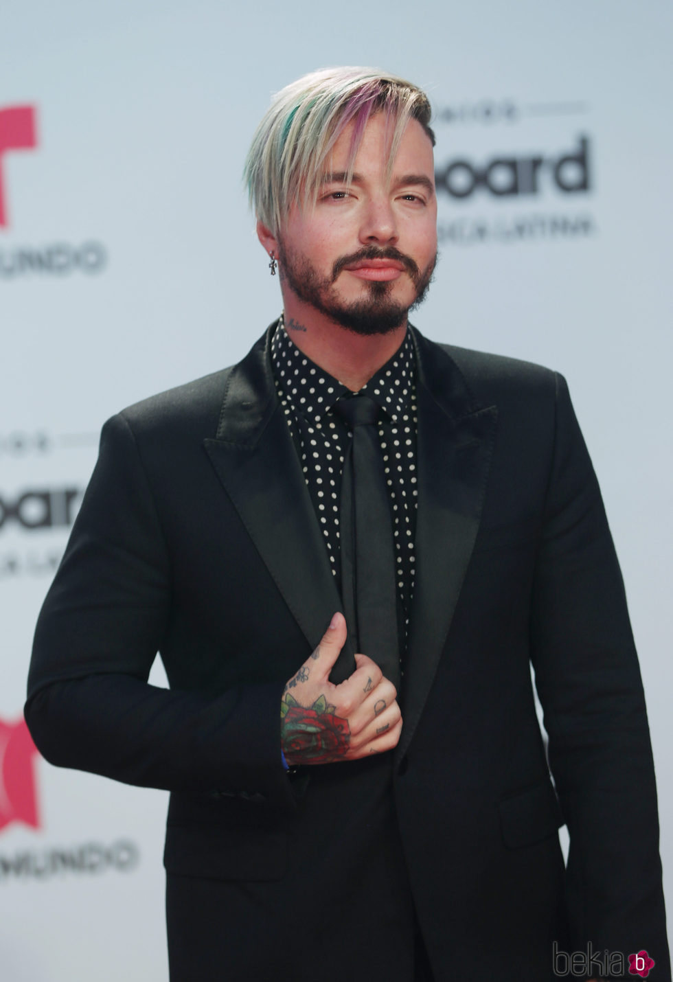 J Balvin en la alfombra roja de los Billboard Latinos 2017