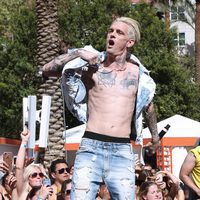 Aaron Carter actuando al aire libre en Las Vegas