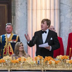 El Rey Guillermo de Holanda ofreciendo su discurso durante la cena de gala por su 50 cumpleaños