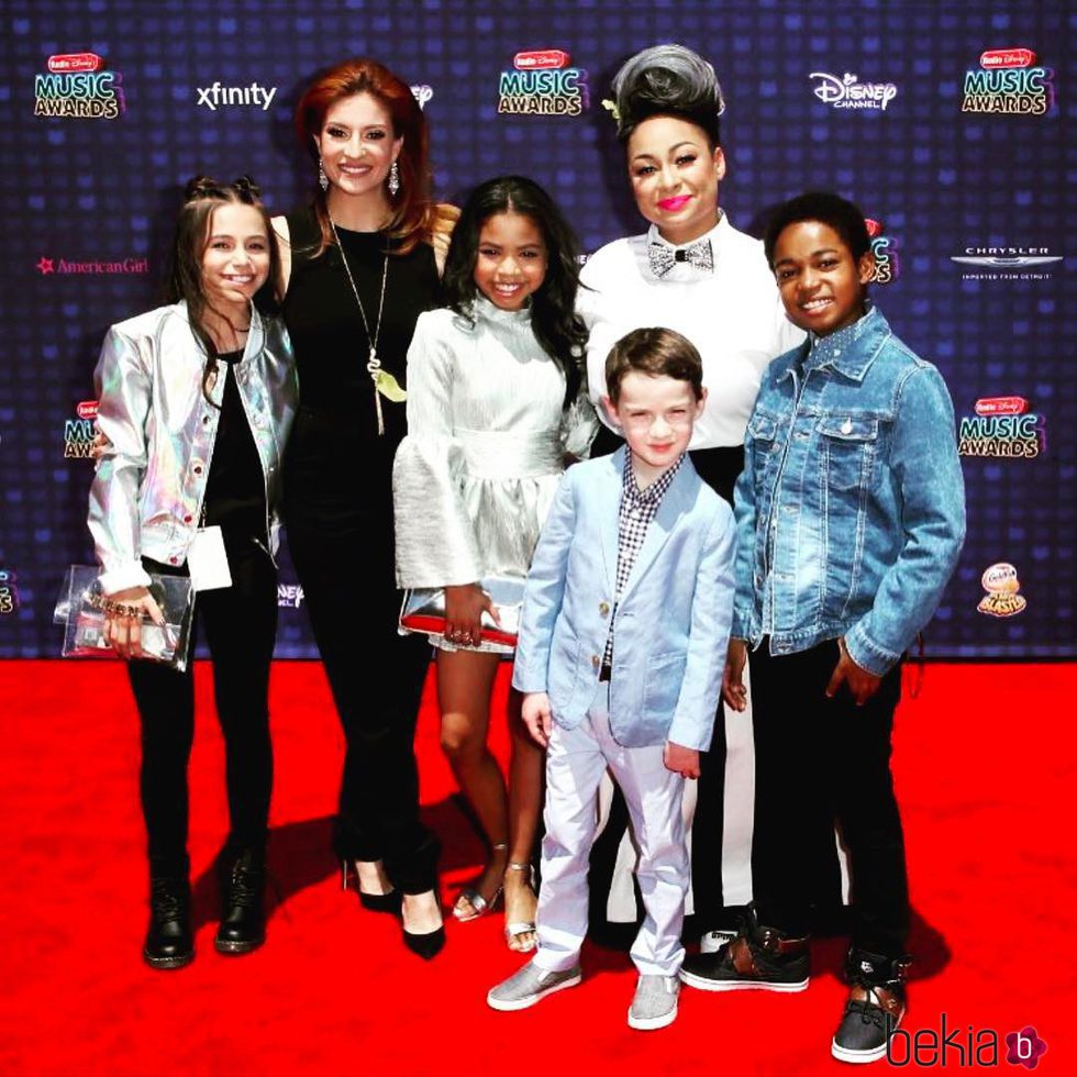 Raven Symone y el elenco de 'Raven' en los 'Radio Disney Music Awards 2017'