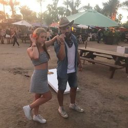 Taylor Lautner y Billie Lourd en el StageCoach Festival de California