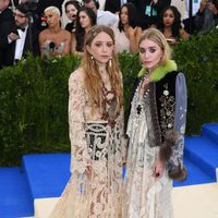 Mary-Kate y Ashley Olsen en la Gala MET 2017